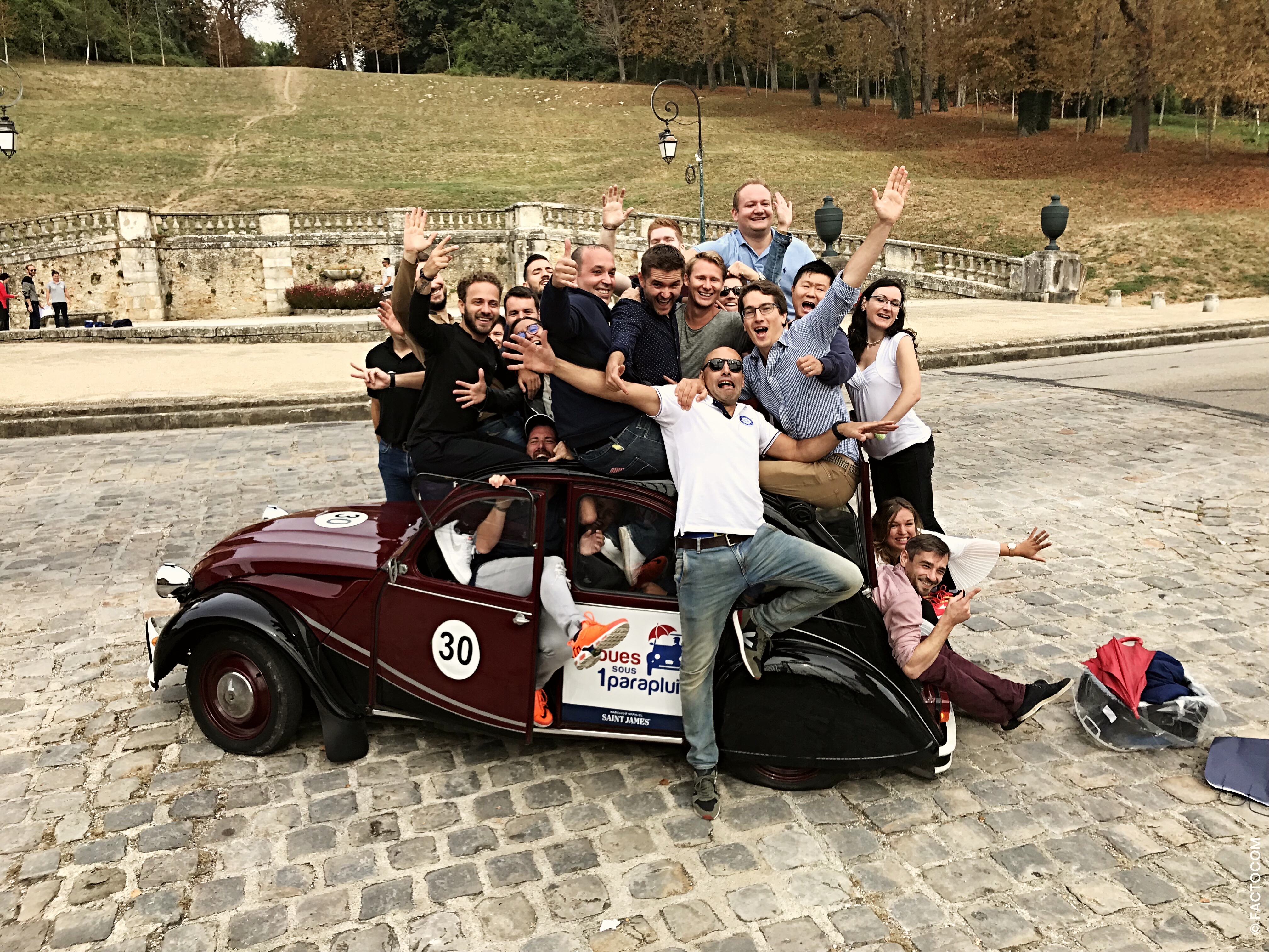 Libellian managers spend a day with the famous Citroën “deux chevaux”